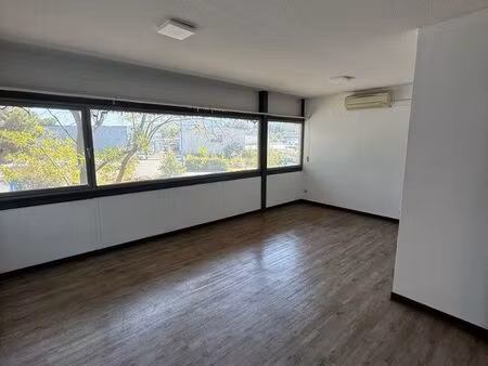 loue bureaux/surface commerciale