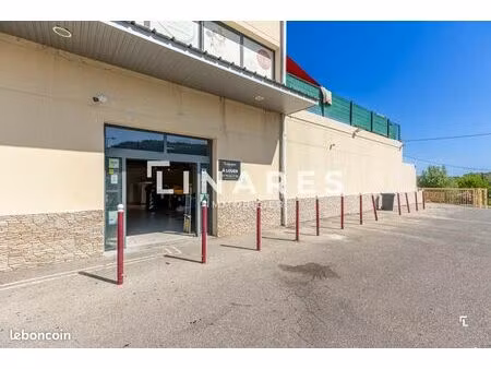 local commercial 261 m² peypin