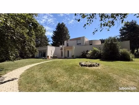 maison 6 pièces 214 m²