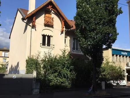 maison bourgeoise avec jardin