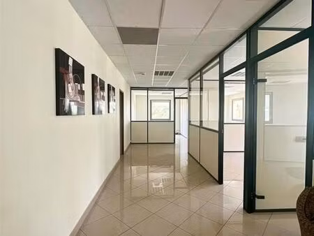 bureaux 92 m²