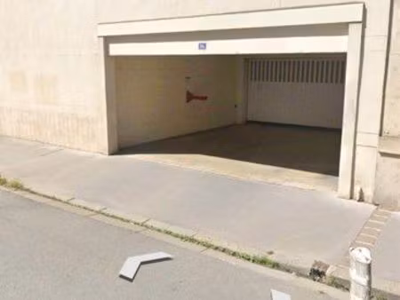 à louer garage/box ferme