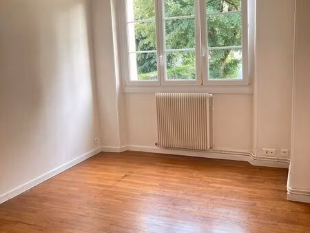 f2 lumineux 41 m² avec vue parc – quartier calme – proche centre-ville