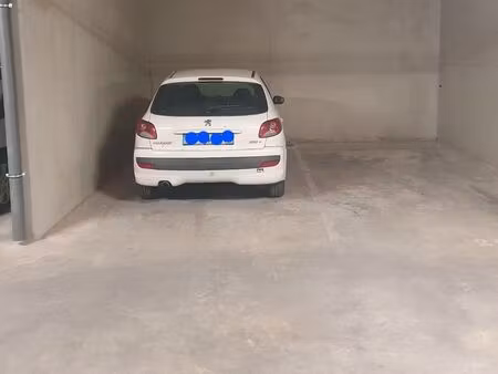 place de parking / garage dans résidence sécurisée
