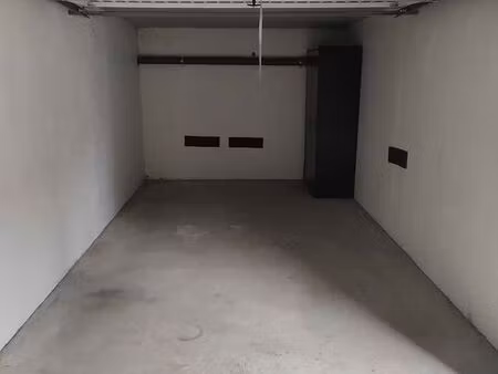 garage / box à louer - la duranne