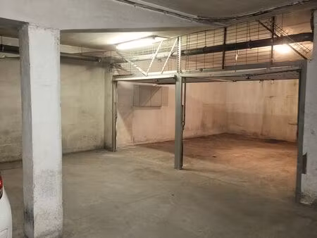 places de parking box ferme 32m2 - marseille - borne recharge electrique