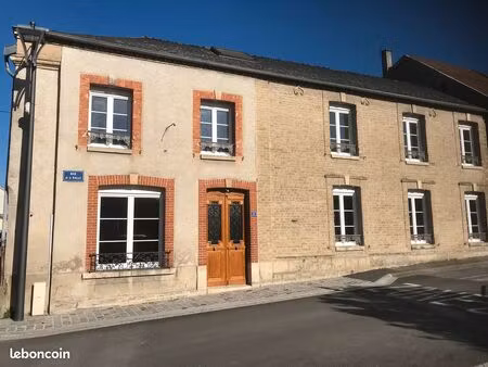 grande maison de caractère avec 4 chambres à louer dans le triangle reims  chalons  eperna