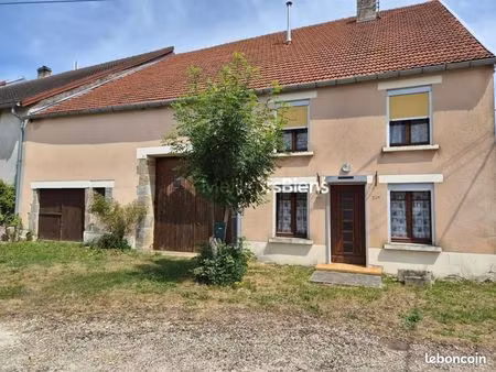 maison de village 3 pièces 95 m²