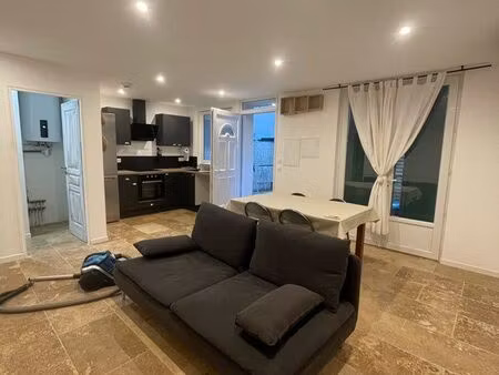 à louer – t3 meublé de 56 73 m² avec grande terrasse – auriol (centre-village)