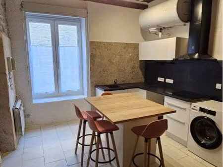 magnifique t3 en pierre avec cave intérieure