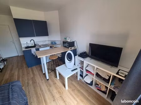 loue studio proche gare entierement renové de 17 m2