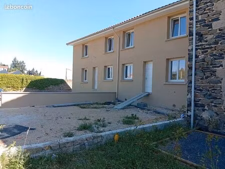 maison avec extérieur