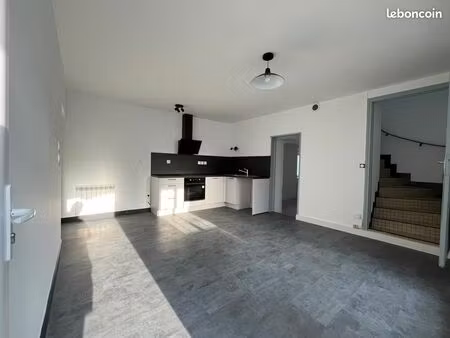 maison t4 rénovée – 72 m² – garage  cave et cour – saint-poix (53)