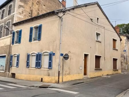 maison 170 m2  fort potentiel  en centre-ville de vaucouleurs  proche de tous commerces et