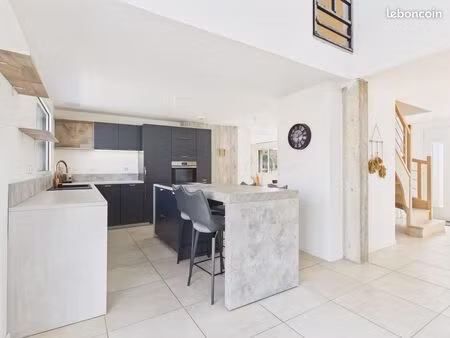 maison 3 pièces 110 m²
