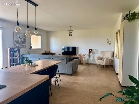 appartement rénové avec terrasse et panorama
