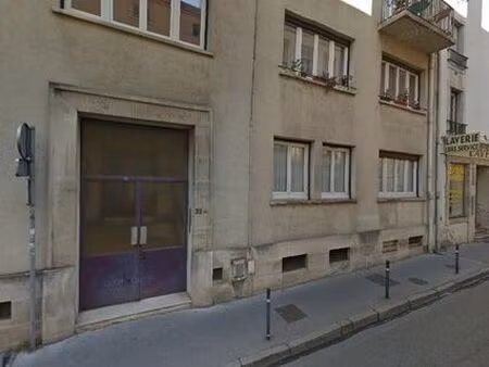 box de 6m2 à louer - propre