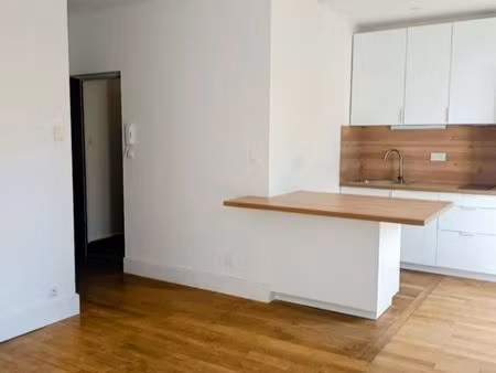 t2 avec jardin et balcon terrasse de 21m2