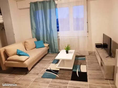 beau studio a vendre situé à 5 minutes de la gare