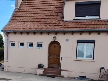 maison jumelée d'un côté