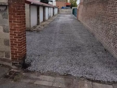 garage face à la mairie de wavrechain sous denain