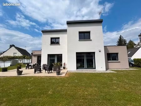 pontivy centre ? maison a vendre 143m2 + 4 chambres + 693 m2 terrain