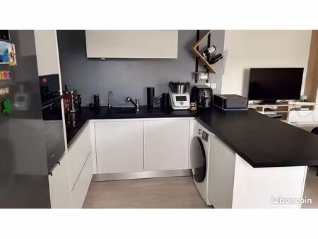 appartement f3 neuf cave + balcon + 2 places njumérotées