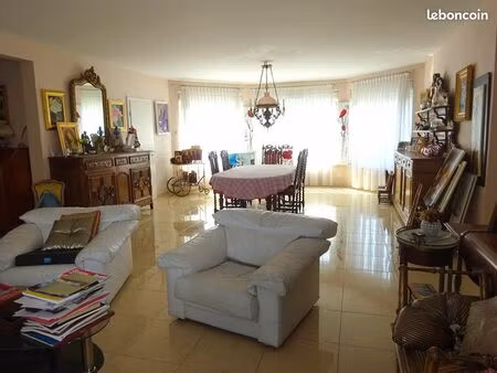 maison 9 pièces 247 m²