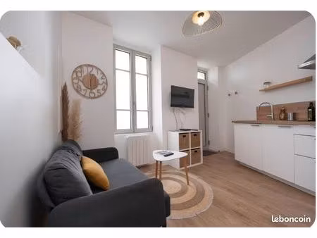 studio tout équipé avec patio location à l'année