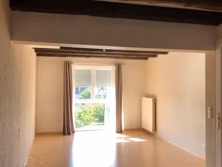 f3 dans maison individuelle et quartier paisible