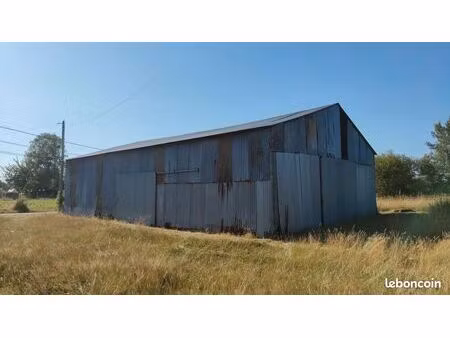 hangar de stockage 180 m² à louer – accès utilitaires et camions