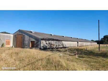 local de stockage isolé 400 m² à louer – accès poids lourds