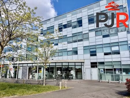 local 698 m² metz
