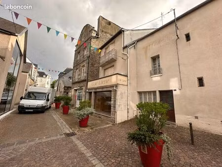 local commercial 47 m² – centre-ville ploërmel – double vitrine