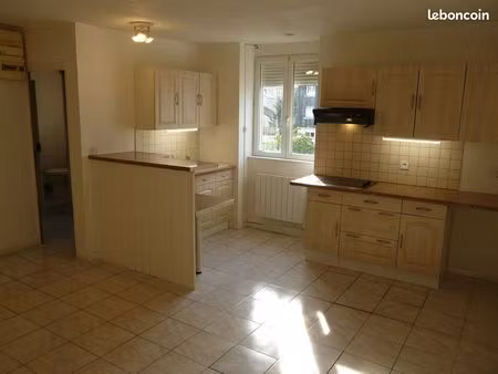 t2 dans immeuble de charme 41 m² – centre de nevers – dressing + cave – 463 cc