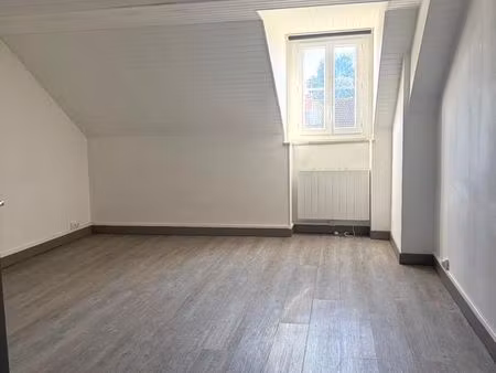 appartement lumineux de 60m2 entre le centre-ville et l'isat