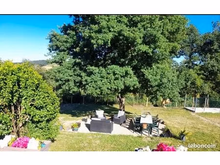 maison avec grand terrain et beau potentiel