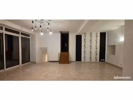 520 euros charmant t3 independant avec cour 83m2 dpe d hyper centre ville