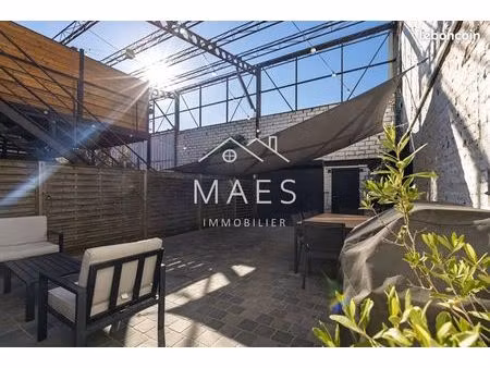loft/atelier/surface 4 pièces 82 m²
