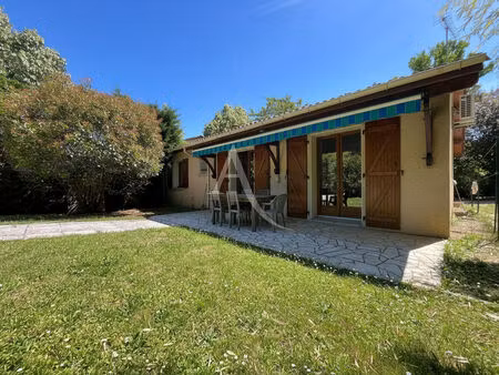maison avec 3 chambres  piscine et dépendance en plein centre de bessières !