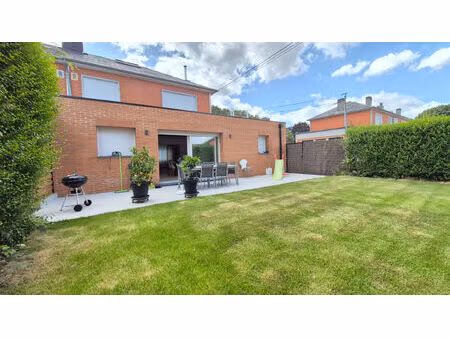 maison de 103 m² entièrement rénovée  avec jardin et garage.