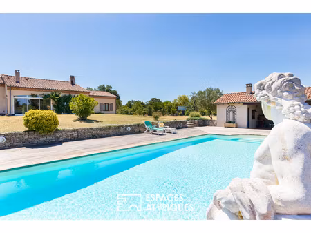 villa de plain-pied avec piscine et pool house