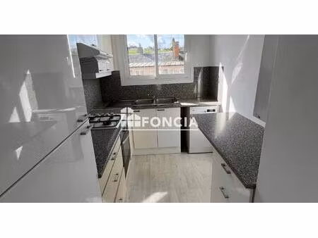 appartement lumineux avec vue dégagée à proximité immédiate des commodités !