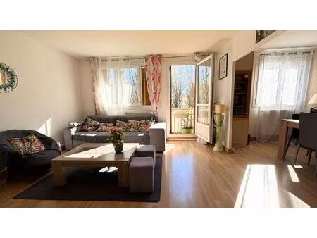 appartement 4 pièces avec balcon  parking et cave – résidence sécurisée avec gardien