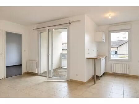 appartement t2 avec garage et balcon sur tassin