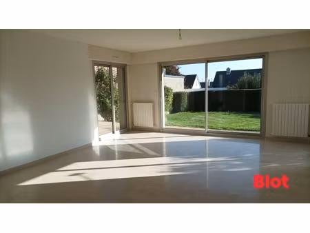 maison bruz 6 pièce(s) 150 m2 - jardin clos - 4 chambres