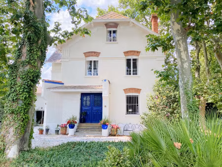 une maison de maitre avec maison d'amis sur 2580m2 de parc a