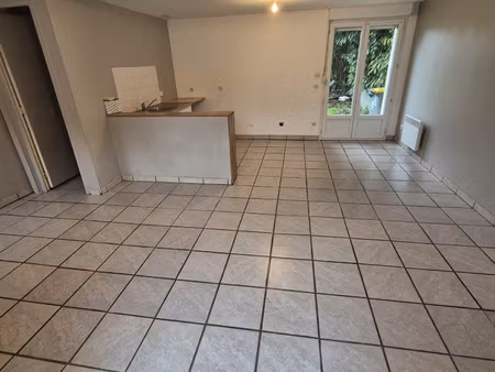 charmante maison t2 avec jardin marle (02)