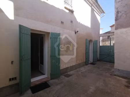 redessan  maison de village avec cour