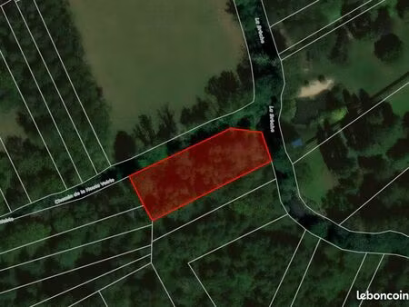 parcelle de bois à vendre – 1 461 m²